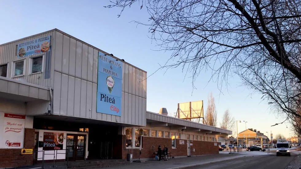 I januari öppnar Golam Mostafa och Al Mamun Abdullah en indisk restaurang i Piteå.
