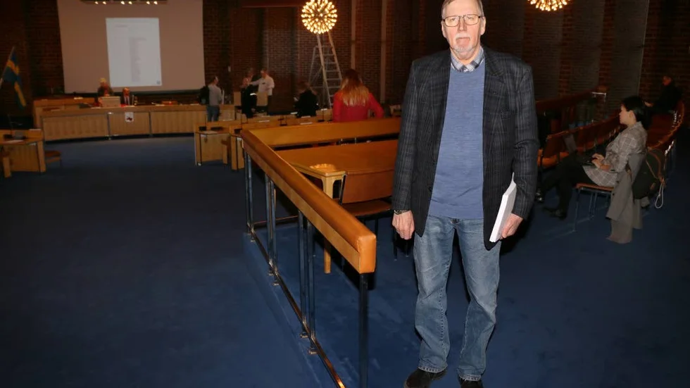Karl-Erik Jonsson(M) kritiserar Piteå kommuns medfinansiering till flera projekt.