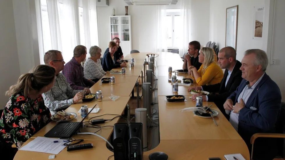 Det blev en timmes dialog, lunch och föreläsning på Sveaskog för landsbygdsministern som bland annat undrade hur skogsvägarna såg ut i Norrbotten.