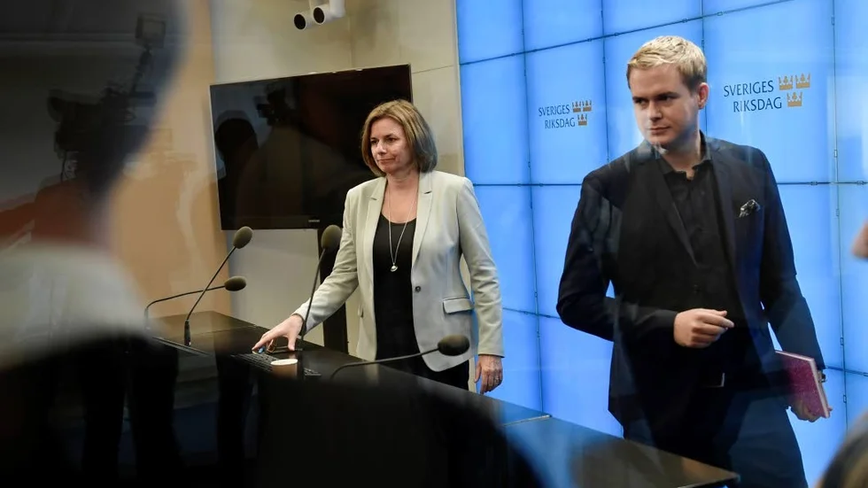 Miljöpartiet hängde kvar i riksdagen tack vare röda stödröster. Samtidigt sviker MP väljarna i Stockholm och bildar majoritet med Alliansen.
