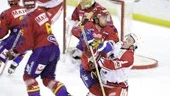 Mikael Berg går på en nit. Detsamma gjorde Mikaels Hästen Hockey, som efter 3-5 mot Växjö Lakers fortfarande ligger sist i allettan.
FOTO: ROBERT SVENSSON