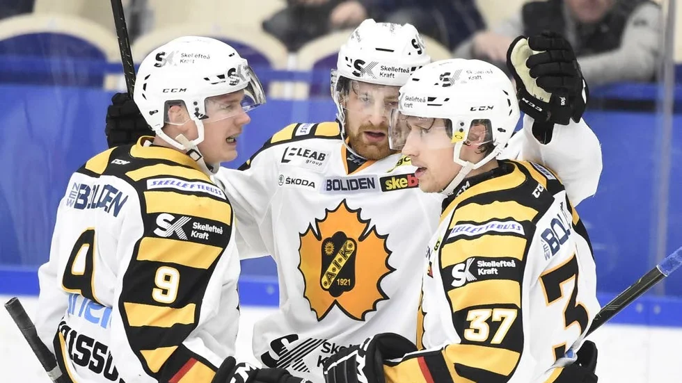 HJÄLTE. Tvåmålsskytten Mattias Ritola matchvinnare för Skellefteå.