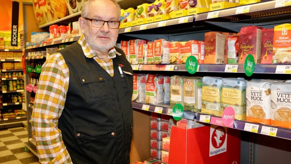 Pris. Per Stenmark, Ica kvantum, framför ett nytt vetemjöl "vetemjöl på väg" som är på väg att bli ekologiskt. Allt fler ekologiska produkter tränger undan de traditionella.