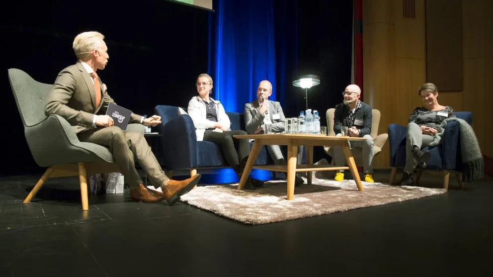 Gott exempel. Under ämnet "att bygga samhällsnytta" lyftes projektet Lagkamrat fram som det goda exemplet. Samtalet leddes av André Pops som samtalade med Emelie Lövgren, allsvensk fotbollsspelare i Piteå IF, Gunnar Eikeland, vd Sparbanken nord, Mats Långström vd Helikopter samt verksamhetsutvecklare Eva Karlsson Sjölander, Piteå kommun.