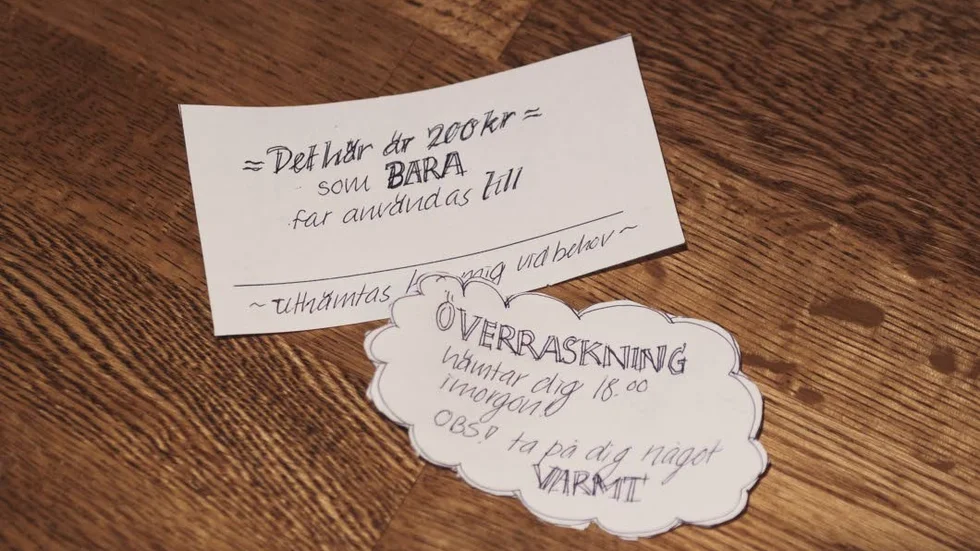 UPPLEV. Inte enbart materiella saker räknas. Upplevelser, överraskningar eller ett fyndigt "presentkort" på exempelvis hushållssysslor kan bli minst lika bra julklappar.
