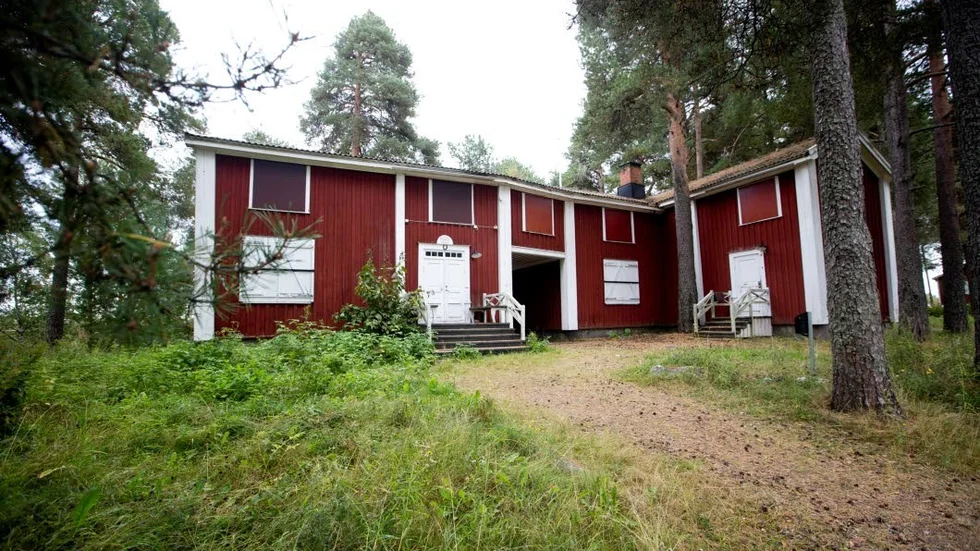Bygglov. Blomska gården byggdes om till natthärbärge ifjol, men öppningen stoppades på grund av ett fel i bygglovet. Nu söker Piteå kommun ett nytt bygglov. (Arkivbild)