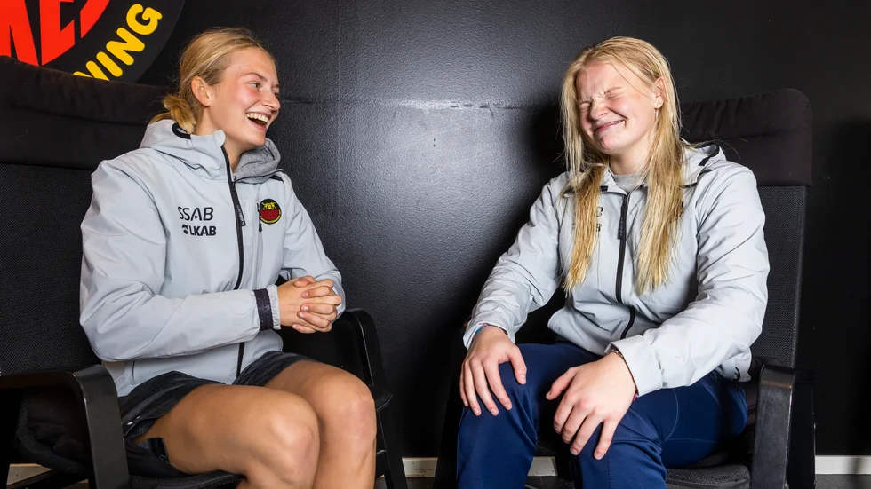 Frida Axell är snabb när vi frågar henne och Astrid Lindeberg vem som är hjärnan i Luleå Hockey. "Det är inte någon av oss, i alla fall", säger hon.