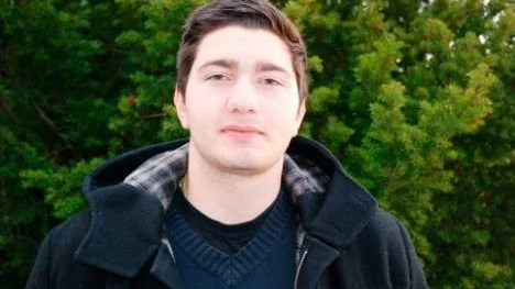 Namn: Johan Hanna.
Ålder: 18 år.
Går: 3:e året på Bergska skolan.
Framtidsdrömmar: Plugga till psykolog, polis eller något med ekonomi. "Jag pluggar gärna en termin utomlands. Att bli chef är alltid ett plus".
