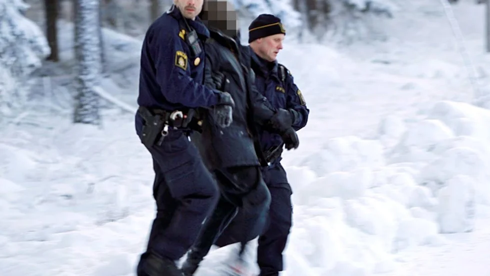 Sammanlagt fyra personer greps efter inbrottet.