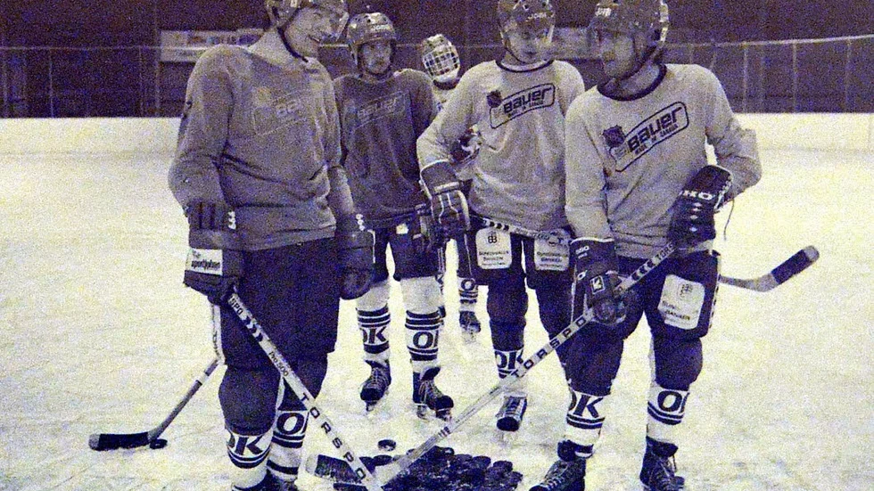 Bilden togs för 29 år sedan inför seriepremiären. Längst fram syns Dan Marklund, Hans Strömgren och Lars Löfbom.