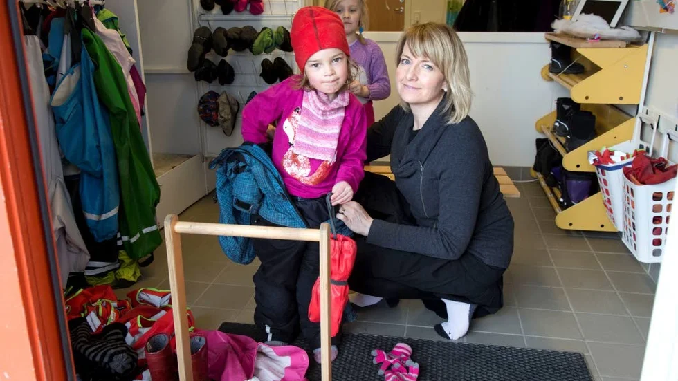Martina Lundström, här tillsammans med barn på Roknäs förskola.