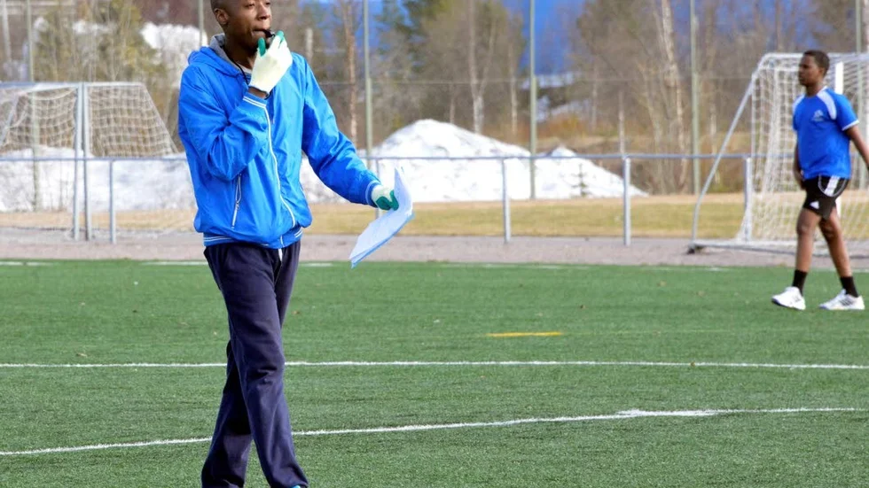 Fotbollen är inte död i Arjeplog. Samula Walugembe har sparkat liv i den. ”Kan Malmö ha ett fotbollslag kan Arjeplog”, säger han.