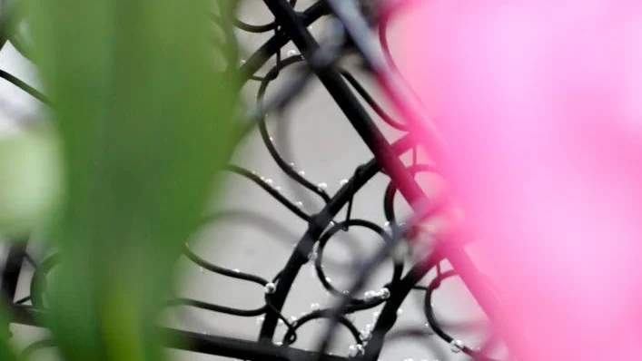 Vill du att färgen du målar blompinnarna / skruvarna med ska torka snabbt? Använd nagellack.