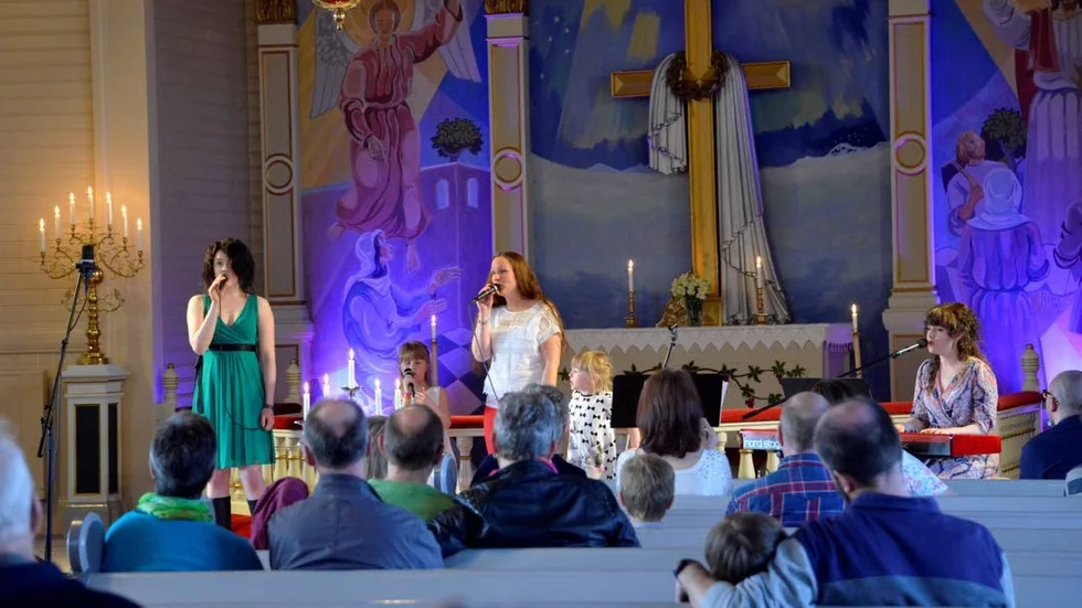 Lena Jaobsson Lundgren och Ellinor Stenlund bjöd in döttrarna Noomi, Alma och Elsa som gäster i konserten.