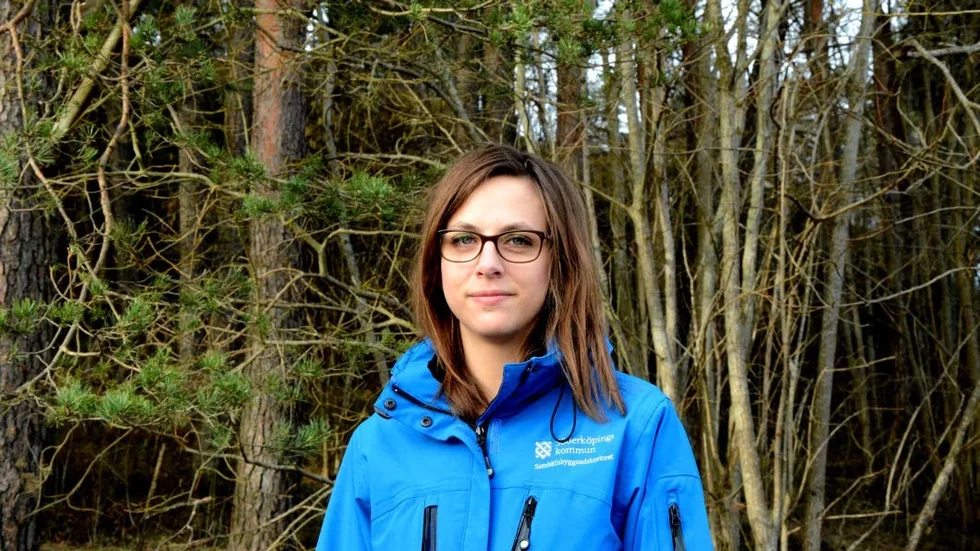 Partikelmätare. Lisa Lennermark som är ansvarig för partikelmätningarna bedömer att Söderköping inte kommer att överskrida gränsvärdet 35 gånger.