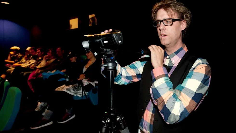 Filmpremiär. Patrik Lundström har nu gjort sin första film och på onsdagen hade "I Kullmans fotspår" premiär på Cnema inför en fullsatt salong. Filmen planeras även att ges ut på dvd.