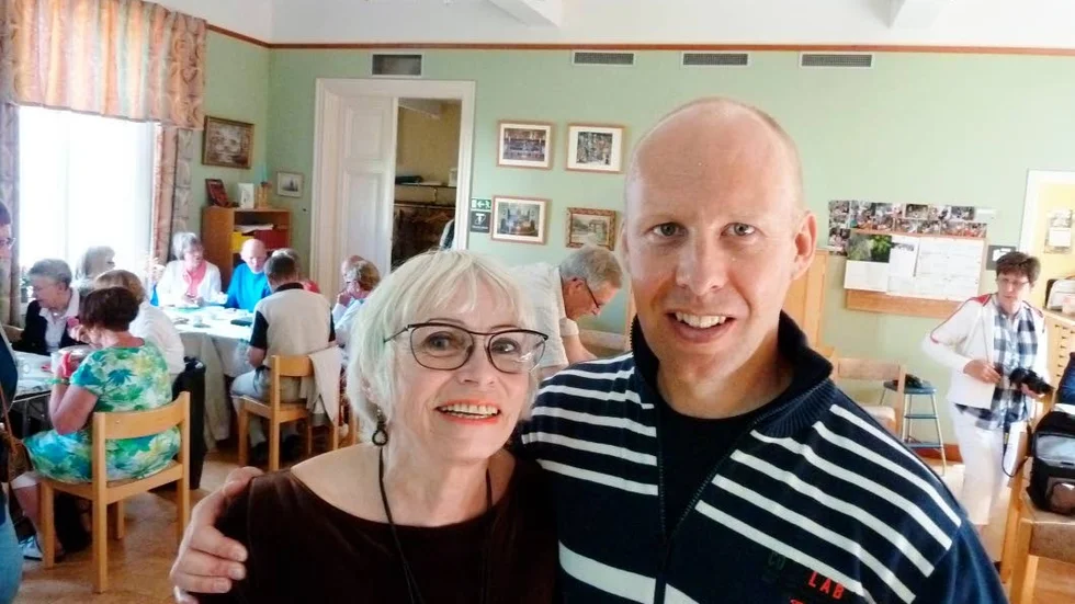 Polisforskare Stefan Holgersson från Norrköping ser mönster i polisens reaktion när det förekommer våld. Bilden är från ett möte i Skärkind förra året som Lili Stenmark, arrangerade.