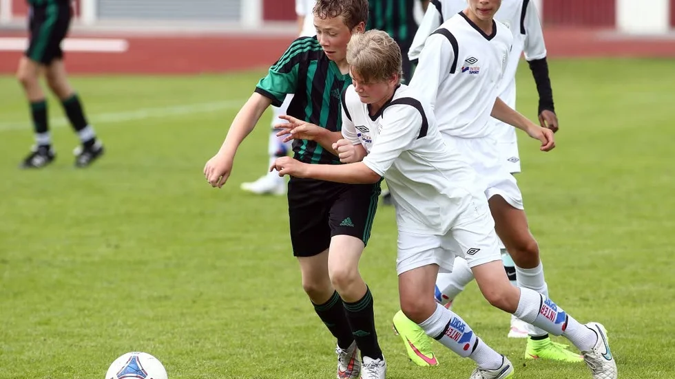 FRÄN KAMP. 
Finspångs FK mot Åkersberga i pojkar 14. Klassen vanns till slut av Torstorps IF. FFK knep tredjeplatsen.