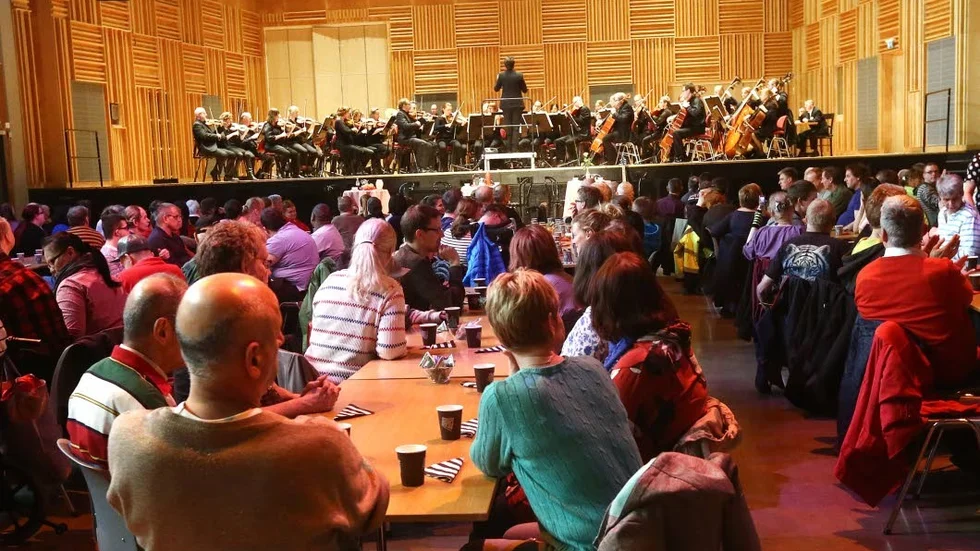 Örgongodis. Den vinnande kombinationen kaffe, klassiskt samt gamla och nya visor lockade 256 personer till Flygeln.
Foto: Matz Glimhed