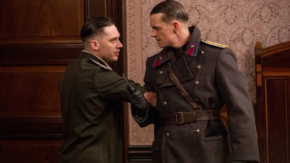 Bärande roll. Daniél Espinosa fortsätter att använda svenska skådespelare i sina Hollywoodproduktioner. I Child 44 har Joel Kinnaman en bärande roll som obehaglig kollega till Tom Hardys centralgestalt Leo Demidov.
Foto: Larry Horricks