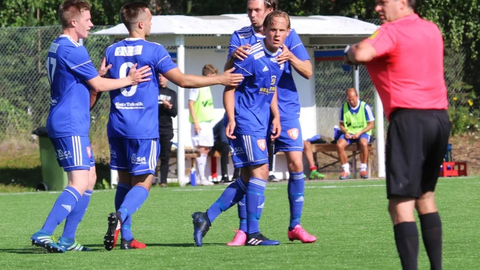 Skyttekungen Filip Berglund (tittar mot kameran) missar onsdagens cupmatch mot Piteå IF.