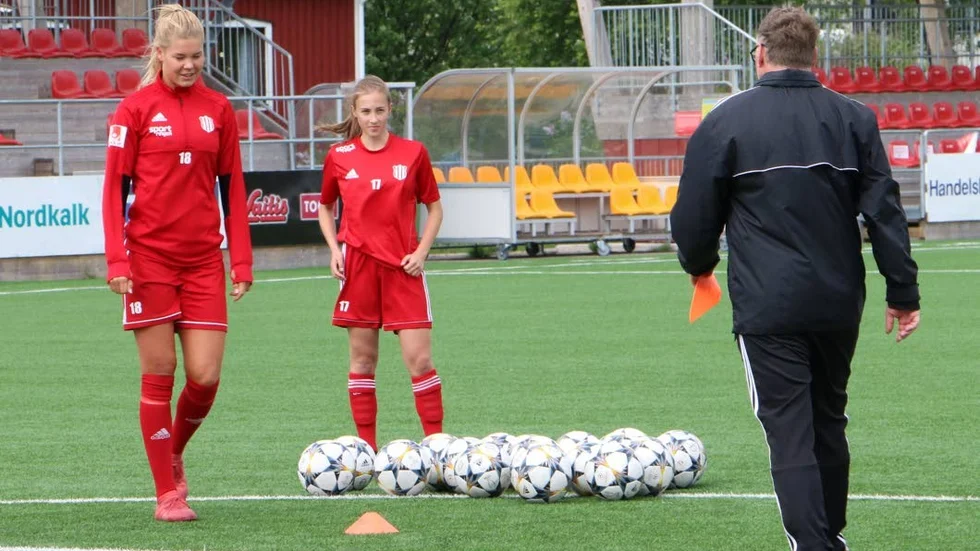 Nu får Wilma Koivisto träna med Nina Jakobsson och de övriga toppspelarna i Piteå IF.