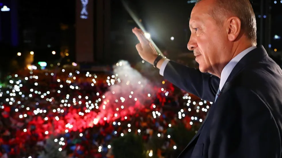 Turkiet har gett hela världen en lektion i demokrati, sade Recep Tayyip Erdogan i sitt segertal i Istanbul, men han för landet i en helt annan riktning.