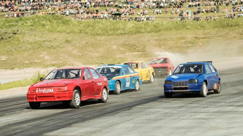 Nu har Norrlandsveckan i rallycross dragit igång. Första deltävlingen i Skellefteå bjöd på tajt racing, något den stora publiken uppskattade.
