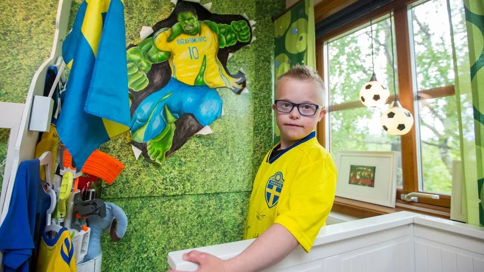 Stora idolen är inte med i VM. Men Zlatan dominerar Max rum hemma i Altersbruk.