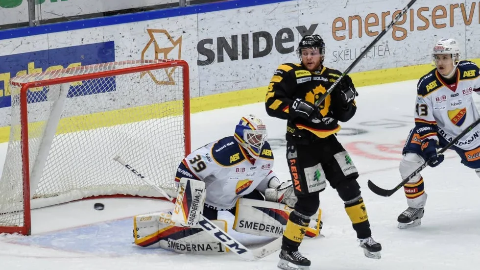 MÅLSKYTT. Sebastian Ohlsson satte två puckar och det så viktiga förstamålet.