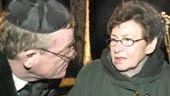 Landshövding Björn Eriksson talade vid minnesdagen, men han tog även tillfället i akt att lyssna på Sara Fransson från Linköping. Hon berättade för honom om sina upplevelser av dödsmarchen i februari 1945.
FOTO: ANITA KJELLBERG