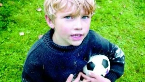- Här är mycket bättre än i Jursla, säger Felix Karlsson, 6. Här är näten aldrig trasiga.
FOTO: ANITA KJELLBERG!