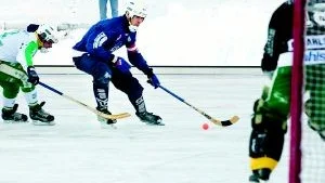 Borgia med Marcus Johansson i spetsen spelade division 2-premiär  hemma mot Wettershaga och fick en poäng efter att matchen slutat 3-3.
FOTO: JANNE FORSBY