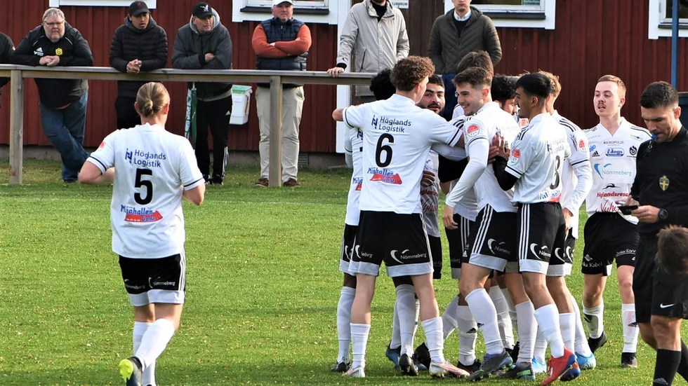 Stensjöns IF möter Tranås FF. En match som kommer att avgöra om Gullringens GoIF får spela kval eller inte.