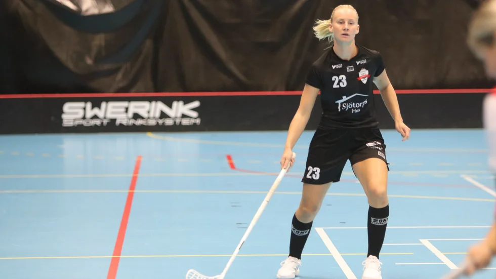 Sofie Cederlind blev tvåmålsskytt när FBC mötte serieettan Västerås IBS.