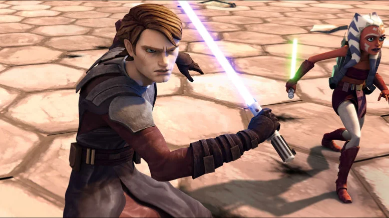 Den animerade Anakin Skywalker och hans trådsmala padawan Ahsoka Tano avancerar med  just det  dragna lasersvärd. Bild: Sandrew Metronome