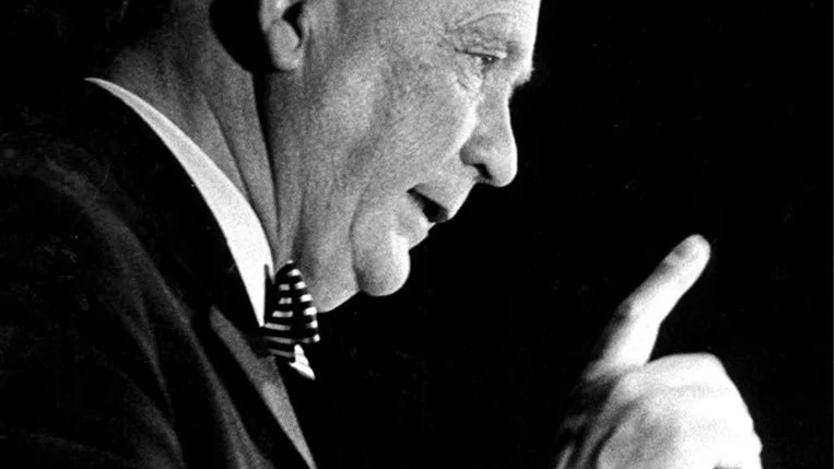 Herbert Tingsten, 1896-1973, professor i statskunskap, chefredaktör på DN och brännhet debattör och stilist.