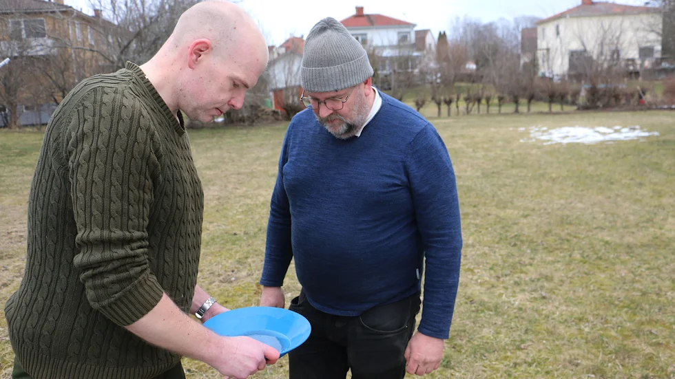Det blev lite i pannan till slut, konstaterar Tommy Pettersson och Peter Lundin. De planerar nu för att starta guldvaskning, en helt ny turistattraktion i skogarna utanför Mörlunda. 