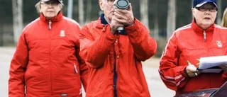 Kvinna blind av knytnävsslag