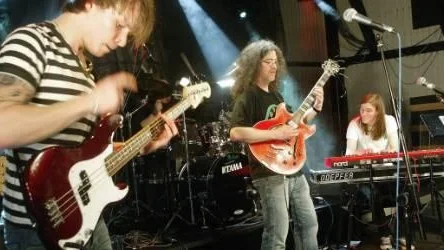 Barra MacCann and the civilians var ett av 16 band som uppträdde på TT-tolövan i Kiruna. I bandet ingår Barra MacCann, sång och gitarr, Tony Tannerdal, bas, Mårten Eliasson, klaviatur och Anders Kemling, trummor.
FOTO: HANS STERNLUND