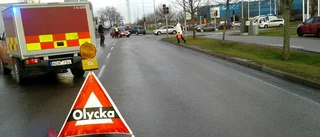 Två till sjukhus efter stolpkrock