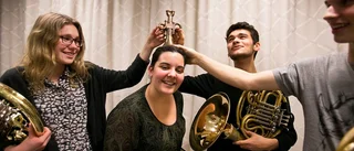 De spelar bäst på hjältarnas instrument