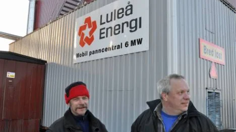 Sulo Sirkka och Gunnar Lauri är glada över att Luleå Energi kunde tillhandahålla den mobila panncentralen.foto: k-l sundqvist