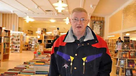 Berndt Ejhemalm är frlitig besökare till biblioteken i både Malmberget och Gällivare. För honom innebär de viktiga mötes- och kulturplatser.