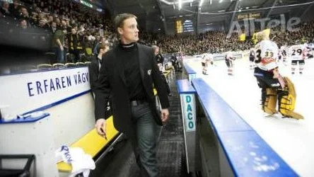 Är det självaste spöket som Roger Rönnberg stirrar in i? Ja, man kan nästan tro det. Luleå blev utspelat igen i Skellefteå och har fortfarande inte vunnit en                        elitserie match i staden sedan 1989.  Foto: PÄR BÄCKSTRÖM