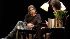 Den norske författaren Karl Ove Knausgård har fått mycket uppmärksamhet för sin roman Min kamp. På tisdagen besökte han Kulturens hus och samtalade med Kersin Wixe.