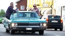 Här en turkosblå Buick med gott sällskap.