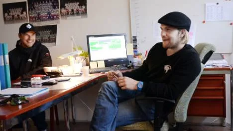 Marknadschef och a-lagsspelare. Mikael Lasu jobbar dubbelt. "Det kan vara en svår balansgång. Inför vissa stora matcher hade det varit skönt att kunna gå hem och vila någon timme inför samlingen", säger han.