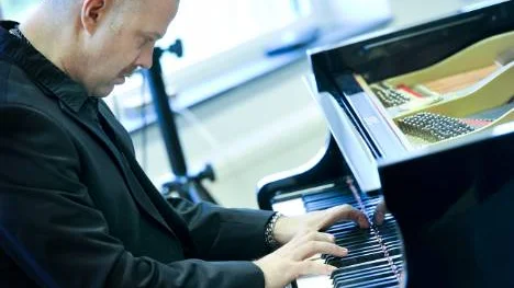 Jacob Karlzon blev årets jazzpianist 2010 och släpper en ny skiva innan Swedish Jazz Celebration i Luleå.