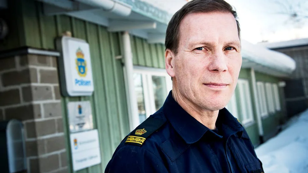 Skyddsombud. Mikael Hannu, polis i Gällivare, är orolig för att fler ska lämna sin tjänst.